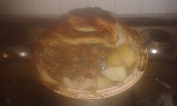 Beef and veggie pie with taters