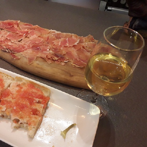 Sherry, ham and bread at Lunya