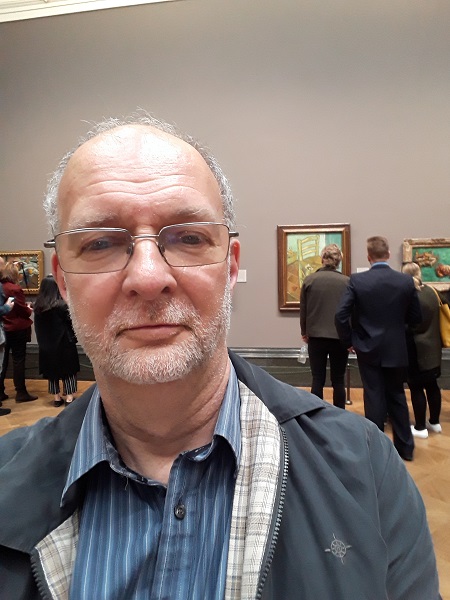 National Gallery: van Gogh's yellow chair in the background