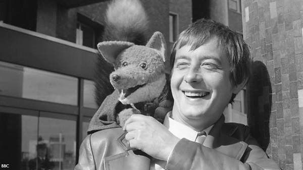 Derek Fowlds